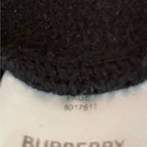 WOMAN’S BURBERRY SWEATSHIRT SIZE MED. WORNED FEW TIMES. - Picture 3 of 9